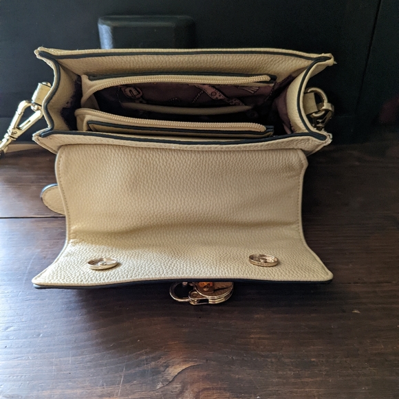 Very Nice Tan La Terre purse - Picture 6 of 10